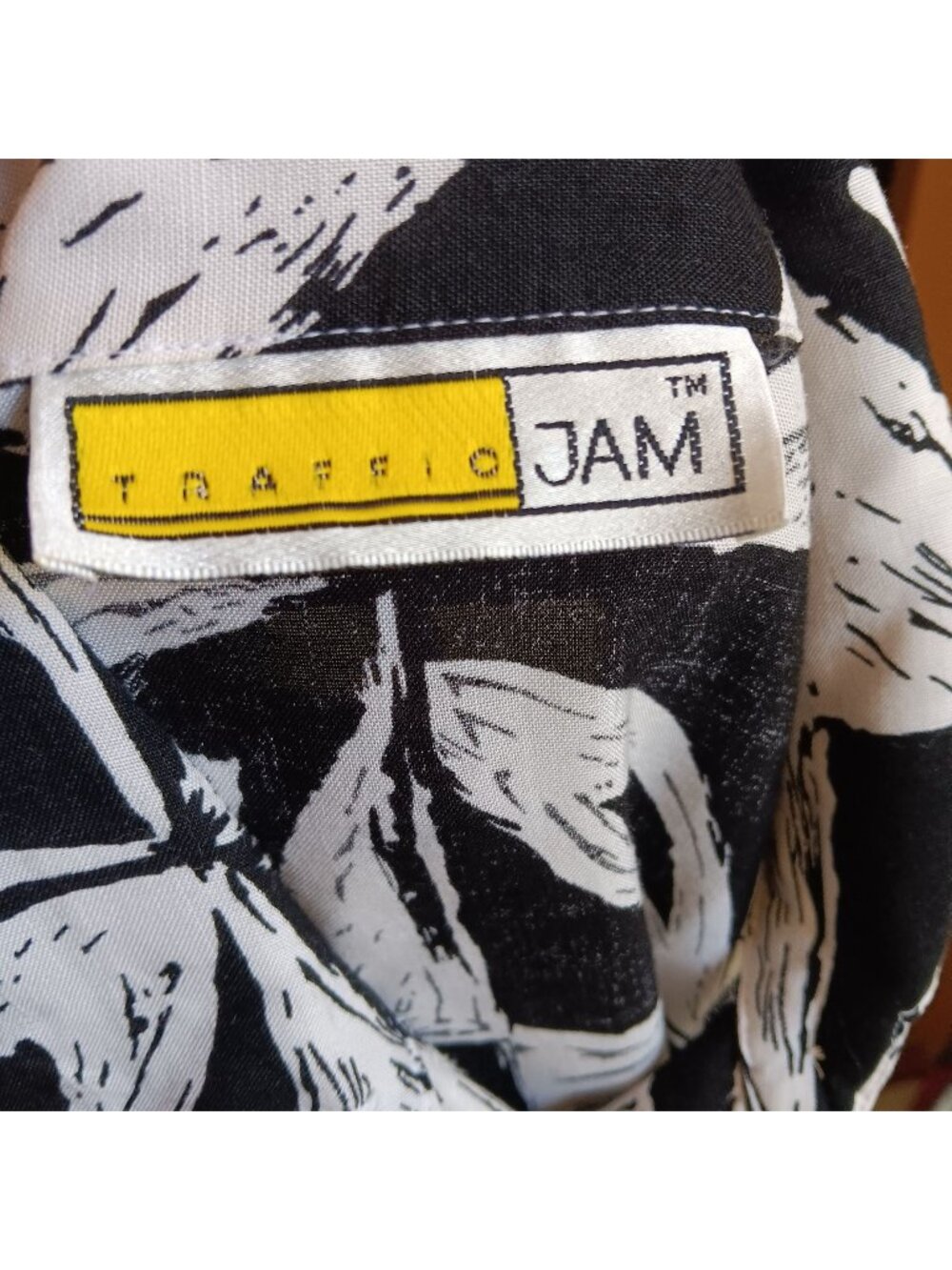 True Vintage Large Women's Hawaiian Shirt Traffic Jam Black White Geometric 90s
